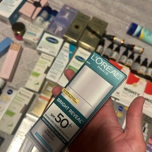 L'Oreal Bright Reveal SPF 50+ Lotion - White